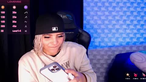 Snapshot of isabellamoutt chatting on 25, 1, 2025 Isabella Mout online show from 25, 1, 2025