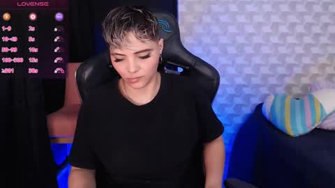 Snapshot of isabellamoutt chatting on 2, 2, 2025 Isabella Mout online show from 2, 2, 2025