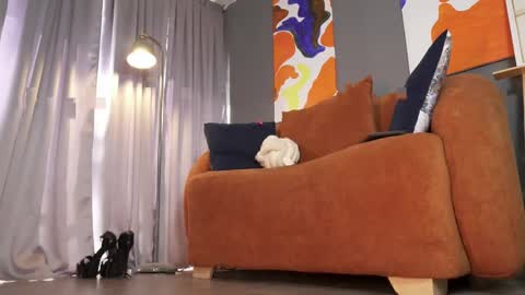 Help me with your follow independent model isabela online show from 5, 5, 2026