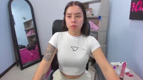 Snapshot of isabellasummer_ chatting on 19, 5, 2026 isebella online show from 19, 5, 2026