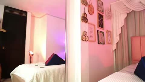 Isabelle Daza online show from 5, 12, 2025