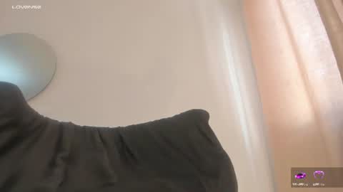 Snapshot of isabelsexysmile_ chatting on 22, 7, 2026 Isabel M online show from 22, 7, 2026
