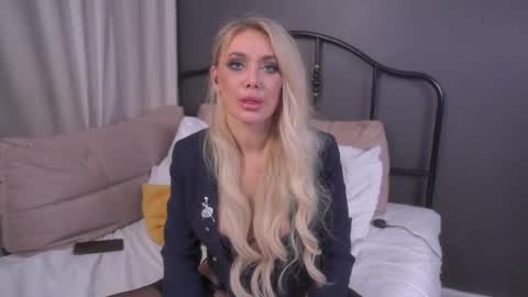 isadoradunkan online show from 11, 3, 2025