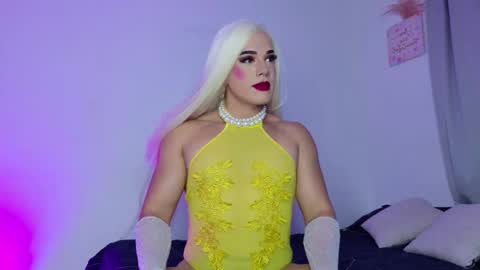 Snapshot of isahilton1 chatting on 17, 10, 2025 Isabella Hilton online show from 17, 10, 2025