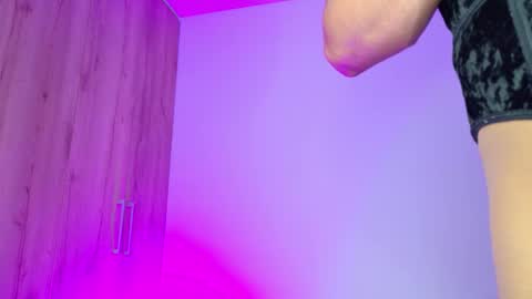 Snapshot of isahilton1 chatting on 5, 3, 2026 Isabella Hilton online show from 5, 3, 2026