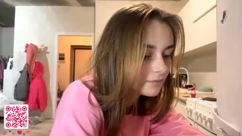 Snapshot of isauratorkelson chatting on 26, 11, 2025 Issa online show from 26, 11, 2025