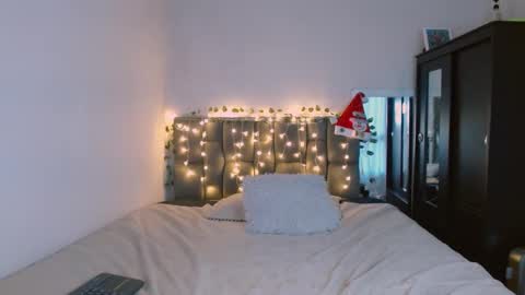 Isis  online show from 18, 12, 2024