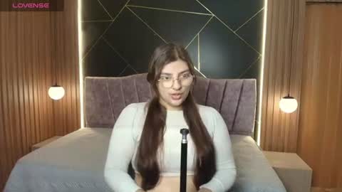 ISIS ROSEE online show from 30, 6, 2026