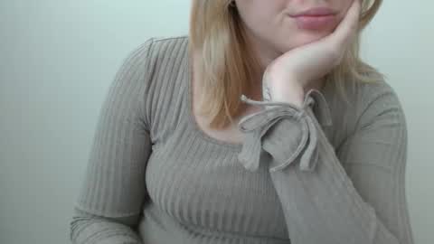 Snapshot of isla00 chatting on 8, 6, 2026 Isla online show from 8, 6, 2026
