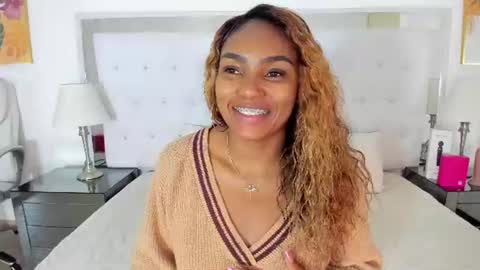 Snapshot of isla_scott chatting on 19, 6, 2026 Vanessa online show from 19, 6, 2026
