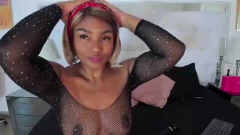 Snapshot of isla_scott chatting on 30, 6, 2026 Vanessa online show from 30, 6, 2026