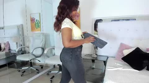Snapshot of isla_scott chatting on 6, 8, 2026 Vanessa online show from 6, 8, 2026
