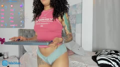 Isla Blue online show from 3, 5, 2026