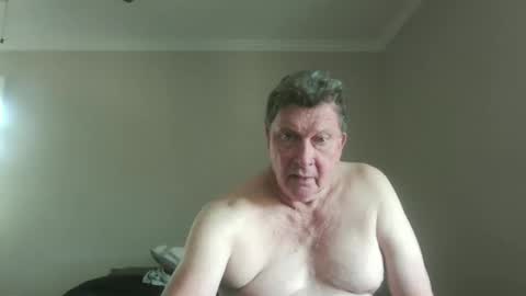 island625103 online show from 11, 9, 2025