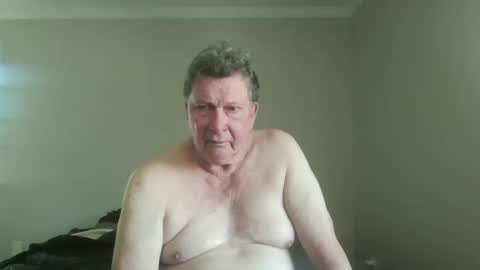 island625103 online show from 18, 9, 2025