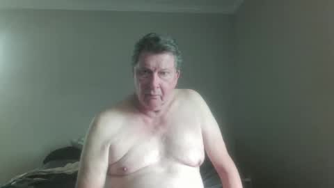 island625103 online show from 29, 9, 2025