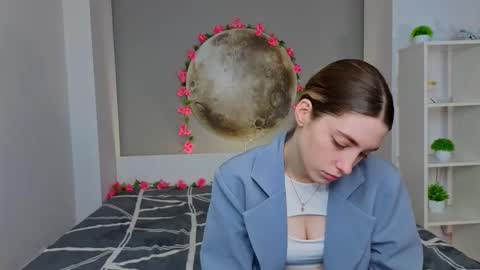 Snapshot of isobelsteinger chatting on 15, 2, 2026 Emilia online show from 15, 2, 2026