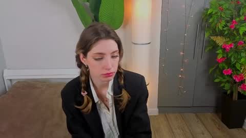 Snapshot of isobelsteinger chatting on 11, 3, 2026 Emilia online show from 11, 3, 2026