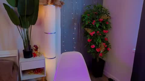 Snapshot of isobelsteinger chatting on 21, 3, 2026 Emilia online show from 21, 3, 2026