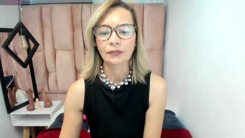 ISSA MILF online show from 29, 4, 2026