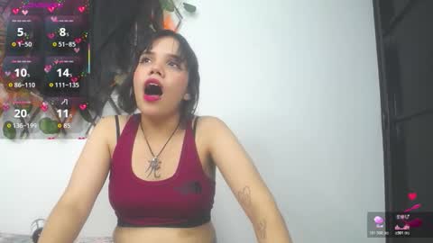 Snapshot of issabella_17 chatting on 2, 11, 2025 Issa Bella online show from 2, 11, 2025