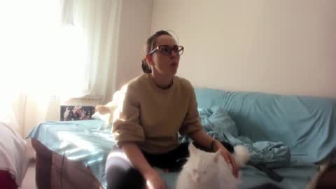 Issabelle online show from 5, 3, 2025