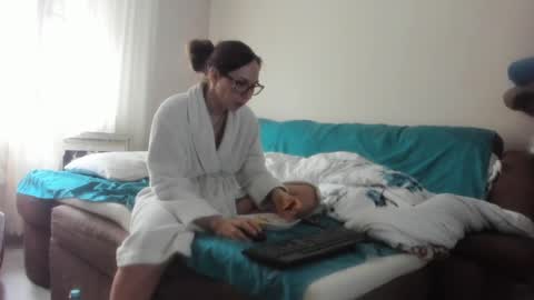 Issabelle online show from 12, 3, 2025