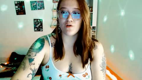 Snapshot of issis_demon chatting on 22, 2, 2025 Yiz online show from 22, 2, 2025