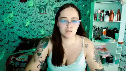 Snapshot of issis_demon chatting on 14, 12, 2025 Yiz online show from 14, 12, 2025