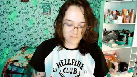 Snapshot of issis_demon chatting on 7, 1, 2026 Yiz online show from 7, 1, 2026