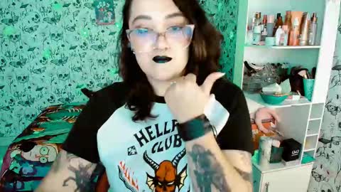 Snapshot of issis_demon chatting on 16, 1, 2026 Yiz online show from 16, 1, 2026