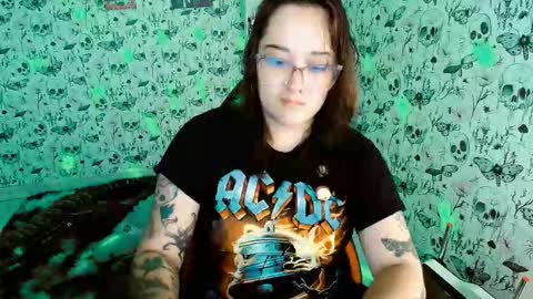 Snapshot of issis_demon chatting on 3, 3, 2026 Yiz online show from 3, 3, 2026