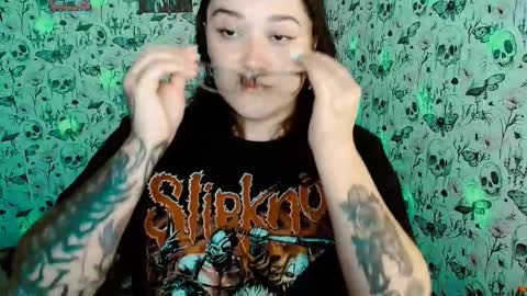 Snapshot of issis_demon chatting on 28, 3, 2026 Yiz online show from 28, 3, 2026