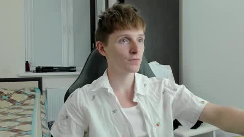 Snapshot of ithan_red chatting on 5, 11, 2025 Ethan online show from 5, 11, 2025