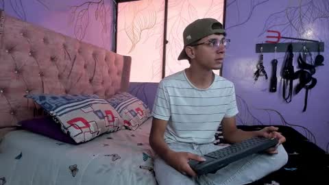 Snapshot of ithan_salvatore chatting on 12, 1, 2025 Ithan and Friends online show from 12, 1, 2025