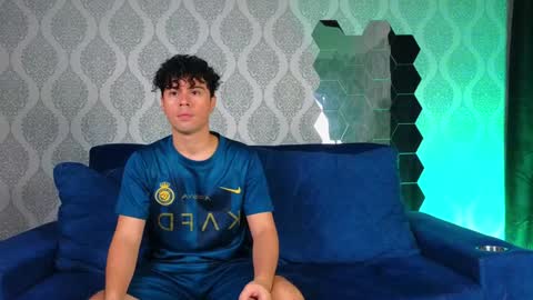 Snapshot of ithan_salvatore chatting on 17, 1, 2025 Ithan and Friends online show from 17, 1, 2025