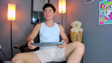 Snapshot of ithan_salvatore chatting on 22, 3, 2026 Ithan and Friends online show from 22, 3, 2026