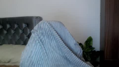 Snapshot of its_me_cora chatting on 8, 3, 2025 Cora online show from 8, 3, 2025