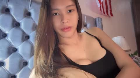 Snapshot of its_me_cora chatting on 2, 10, 2025 Cora online show from 2, 10, 2025