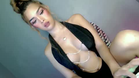 Snapshot of its_me_hedone chatting on 25, 2, 2025 Pixie online show from 25, 2, 2025