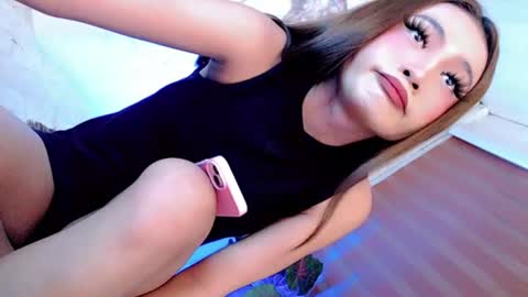 its_me_luna1111 online show from 4, 7, 2026
