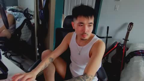 Snapshot of itsagoodboy69 chatting on 7, 4, 2026 asiancollegebro online show from 7, 4, 2026