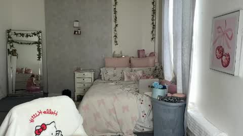 Bella Peach online show from 3, 5, 2026