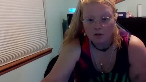 Snapshot of itsglitch222 chatting on 22, 9, 2025 Itsglitchh222 online show from 22, 9, 2025