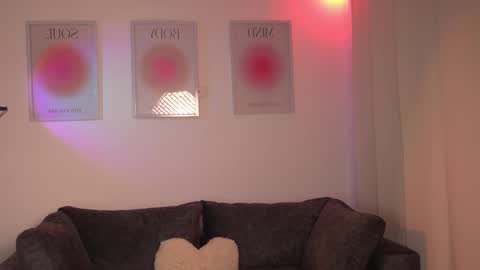 Snapshot of itslau_ chatting on 23, 12, 2025 lau online show from 23, 12, 2025