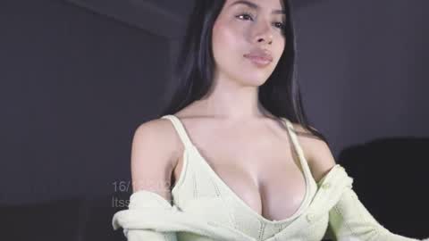 itsssssssme_lana online show from 17, 12, 2024