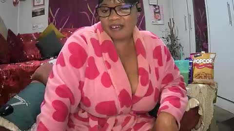 itumeleng74 online show from 4, 10, 2025