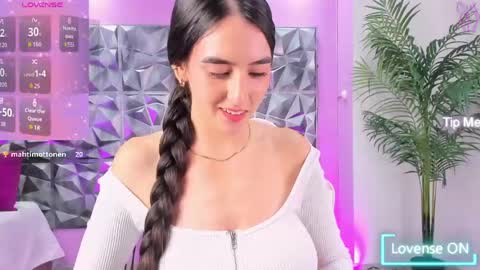 Itzel  online show from 6, 5, 2026