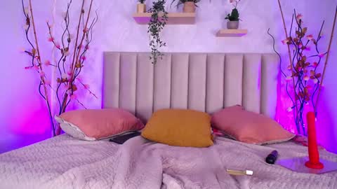 Ivone Adams online show from 1, 2, 2025