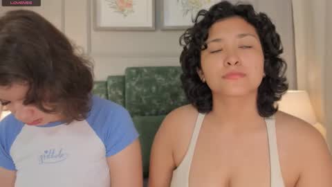 Snapshot of ivy_and_molly chatting on 12, 12, 2024 Ivy and Molly online show from 12, 12, 2024